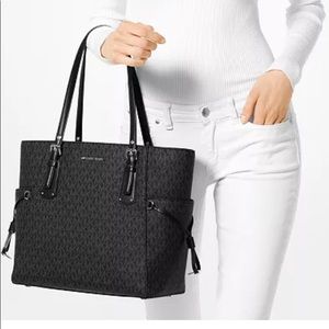 Bnwt Michael Kors Voyager bag